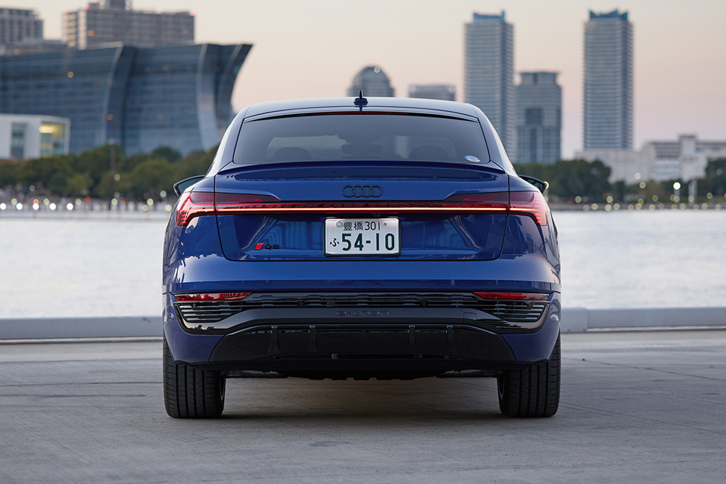 アウディ Q8 スポーツバック 55 イートロン クアトロ Sライン｜Audi Q8 Sportback 55 e-tron quattro S line
