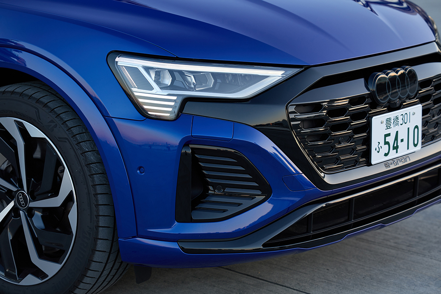 アウディ Q8 スポーツバック 55 イートロン クアトロ Sライン｜Audi Q8 Sportback 55 e-tron quattro S line