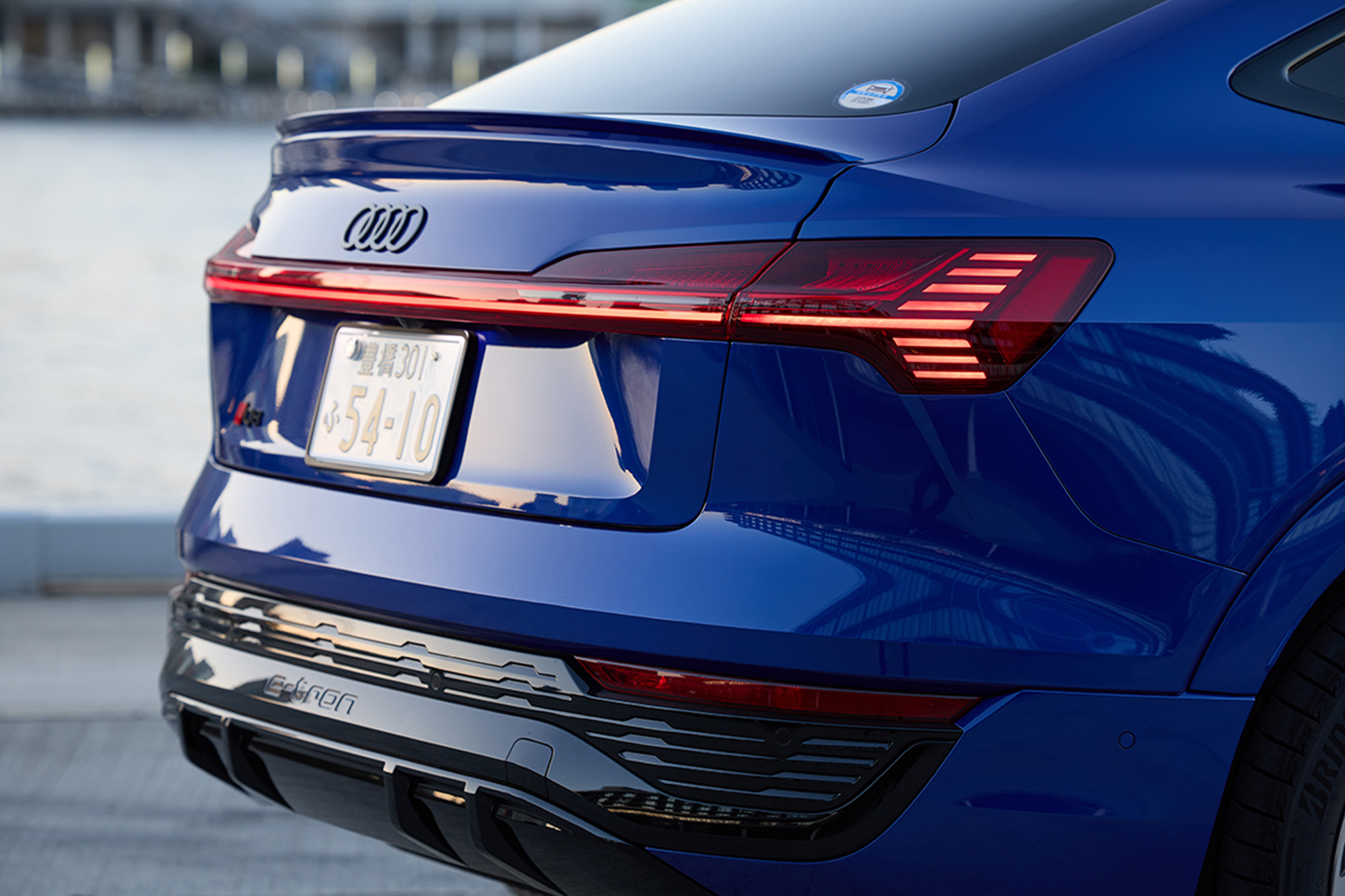 アウディ Q8 スポーツバック 55 イートロン クアトロ Sライン｜Audi Q8 Sportback 55 e-tron quattro S line