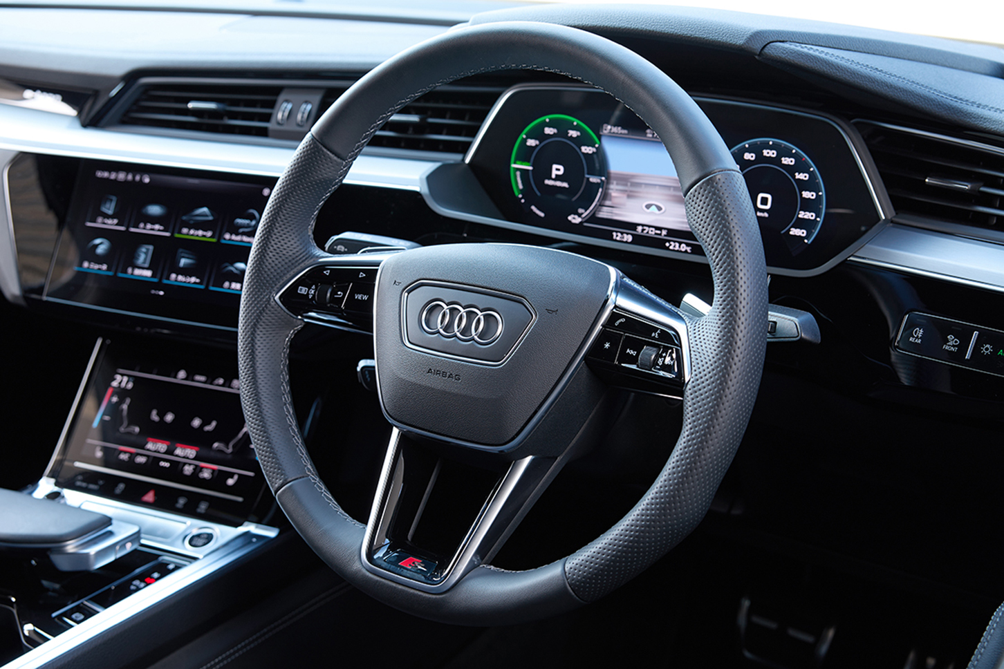 アウディ Q8 スポーツバック 55 イートロン クアトロ Sライン|Audi Q8 Sportback 55 e-tron quattro S line