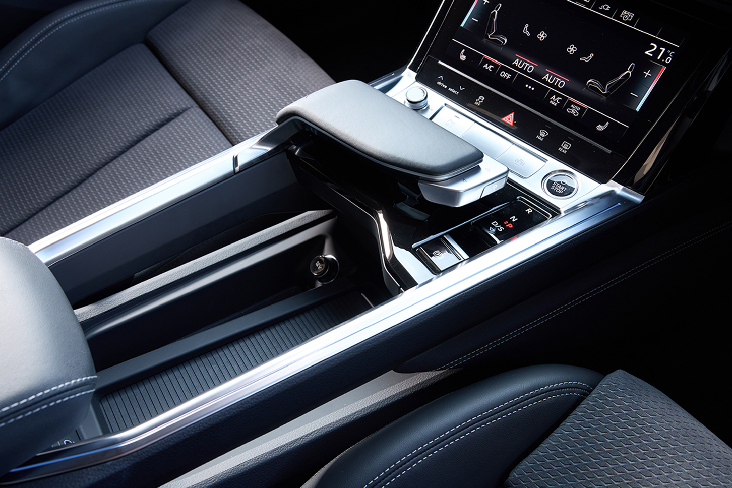アウディ Q8 スポーツバック 55 イートロン クアトロ Sライン｜Audi Q8 Sportback 55 e-tron quattro S line