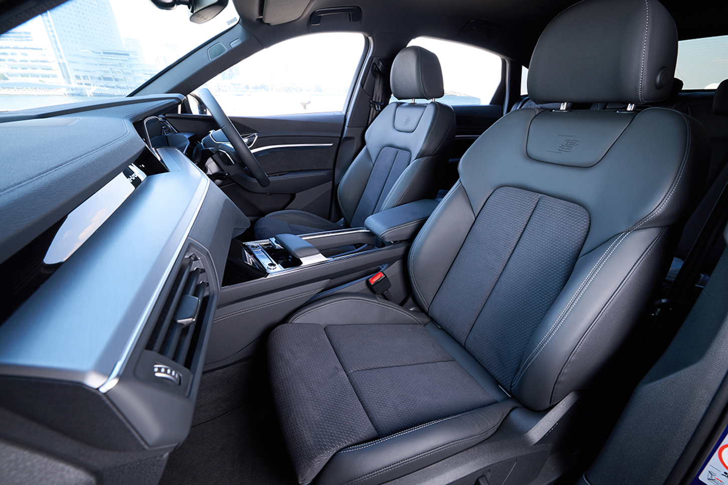 アウディ Q8 スポーツバック 55 イートロン クアトロ Sライン|Audi Q8 Sportback 55 e-tron quattro S line