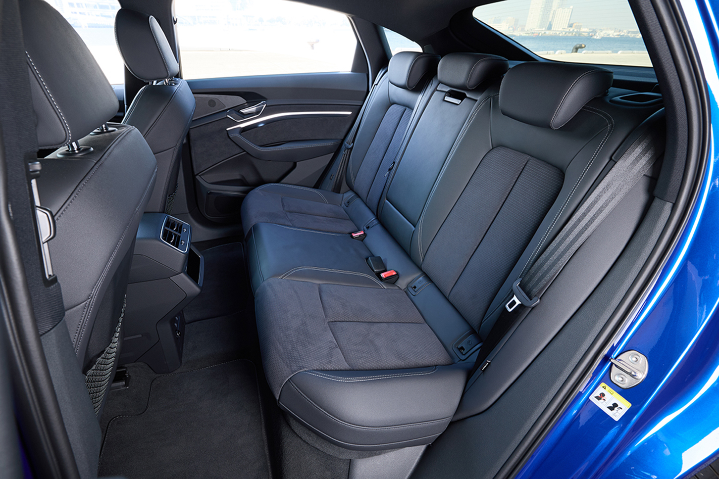 アウディ Q8 スポーツバック 55 イートロン クアトロ Sライン｜Audi Q8 Sportback 55 e-tron quattro S line