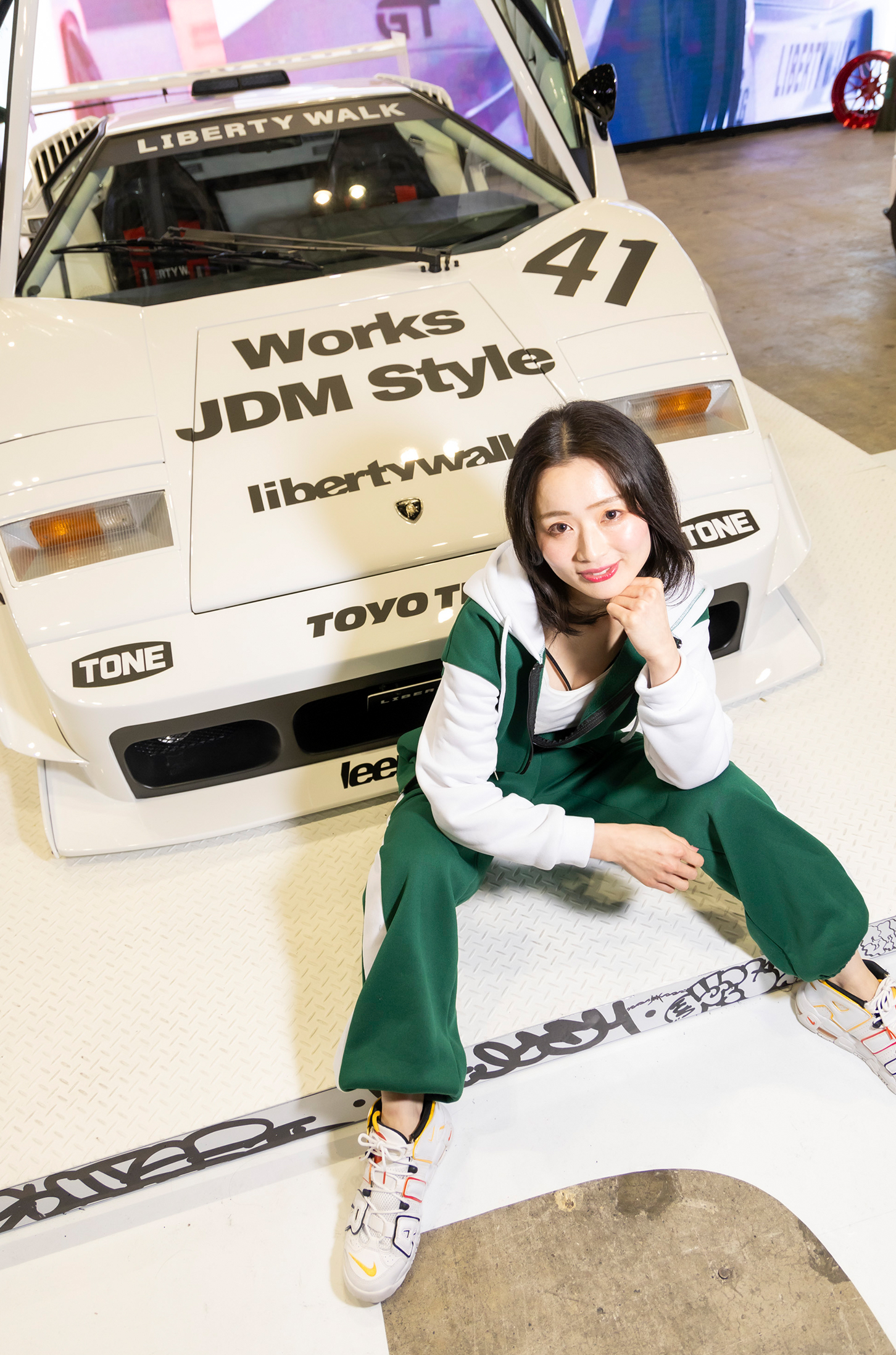 Liberty Walk美女「有沙」さんの大胆なポーズ