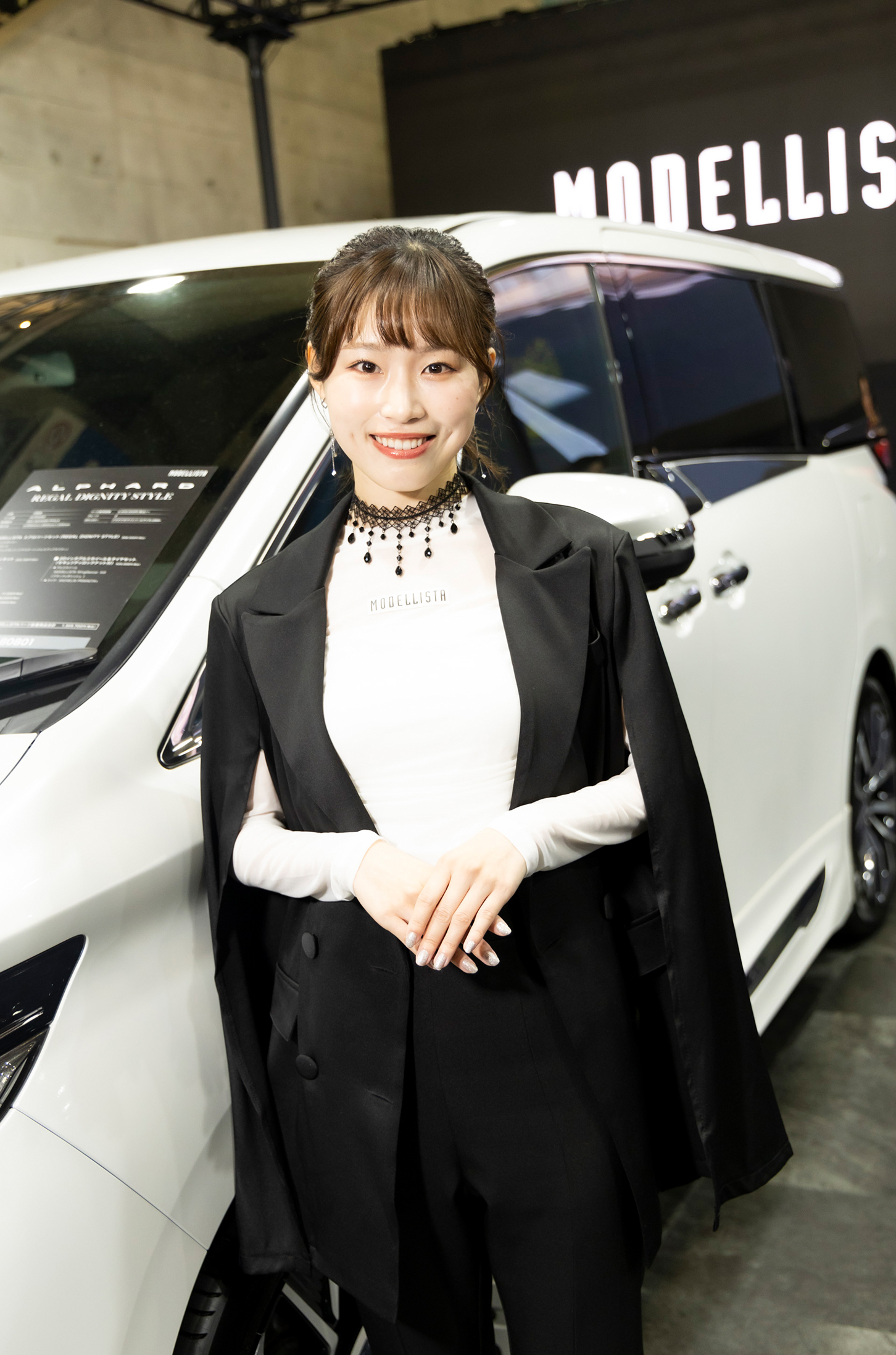 MODELLISTA美女のカメラ目線の笑顔