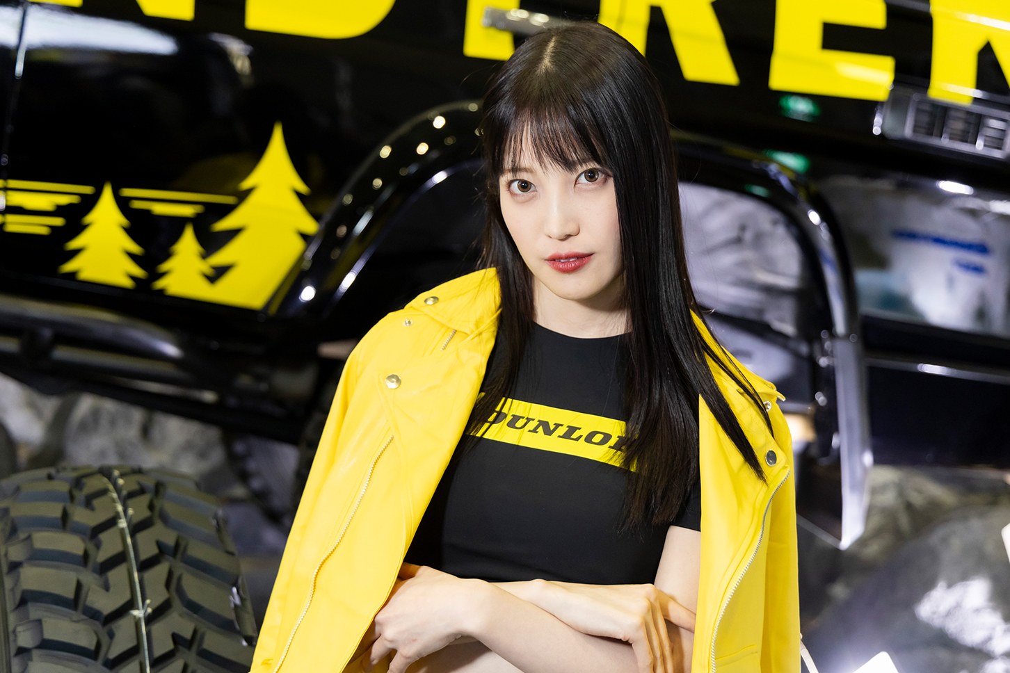 DUNLOP美女のくぎ付けになるまなざし