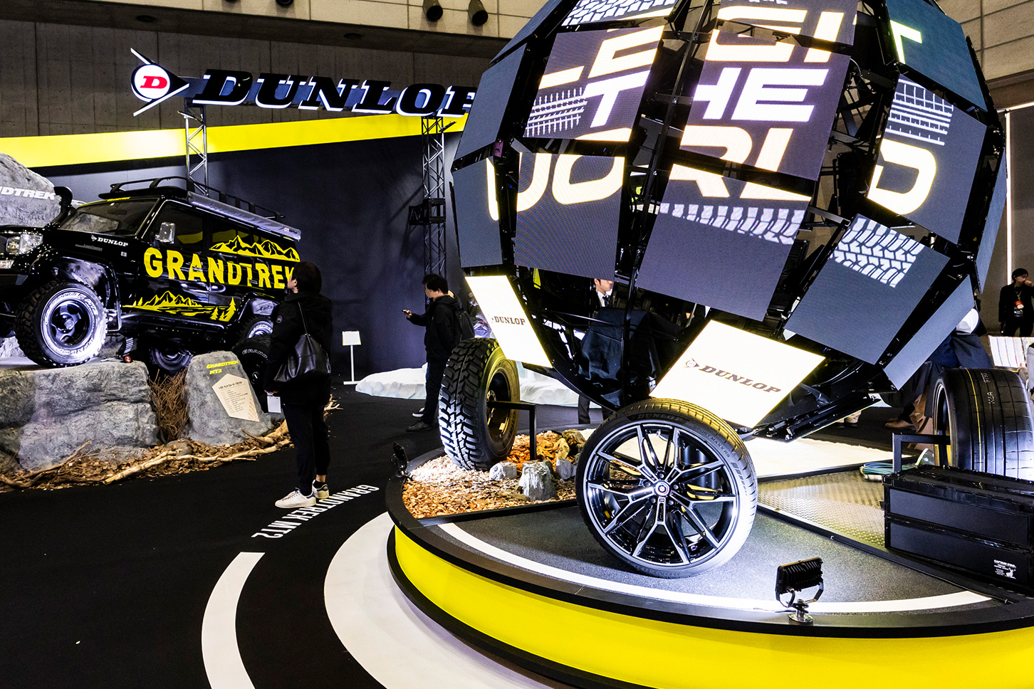東京オートサロン2024のDUNLOPブース