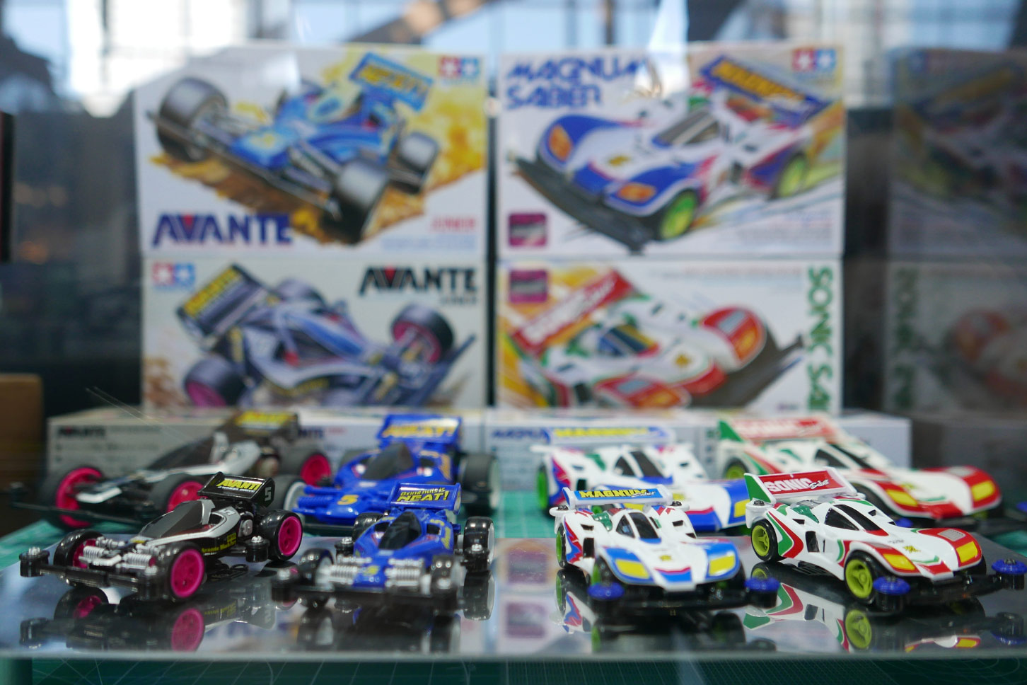 トミカ×タミヤのコラボで誕生したミニ四駆のミニカー4種。