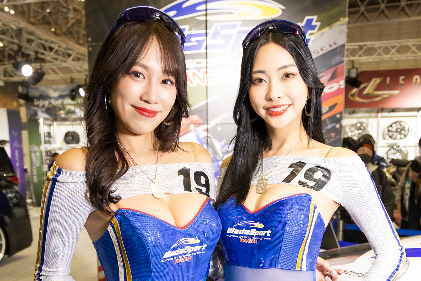 レースクイーンの「聖子」さんと「真琴」さん