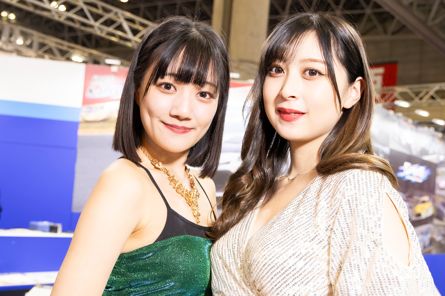 イングス美女の世森響さん（左）と上野実季さん（右）を発見。
