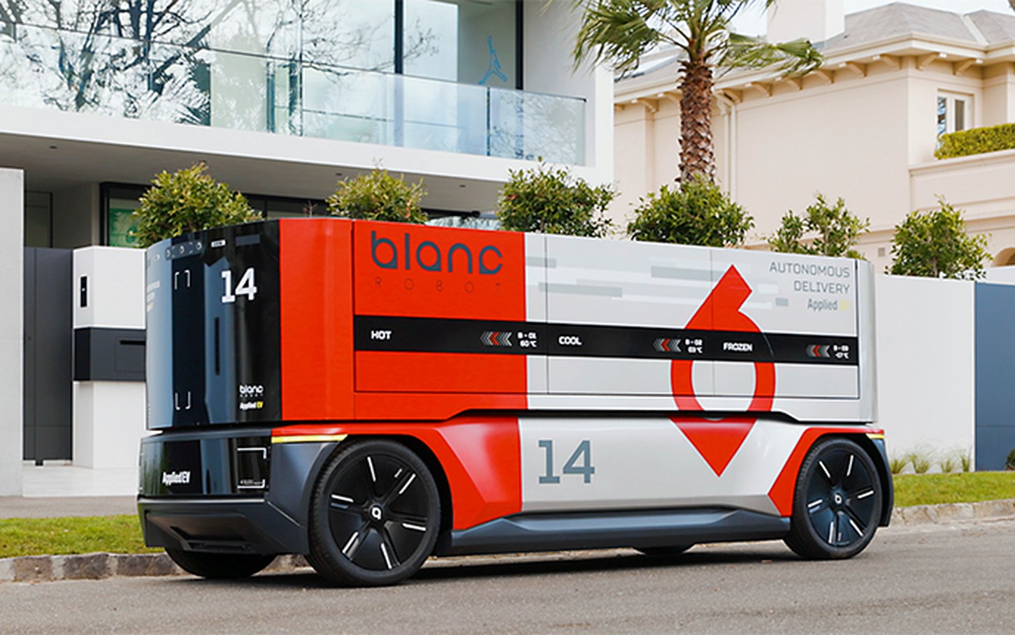 2023年に発表されたブランクロボットの試作車に、カスタムポッドを搭載した状態。画像=Applied EV