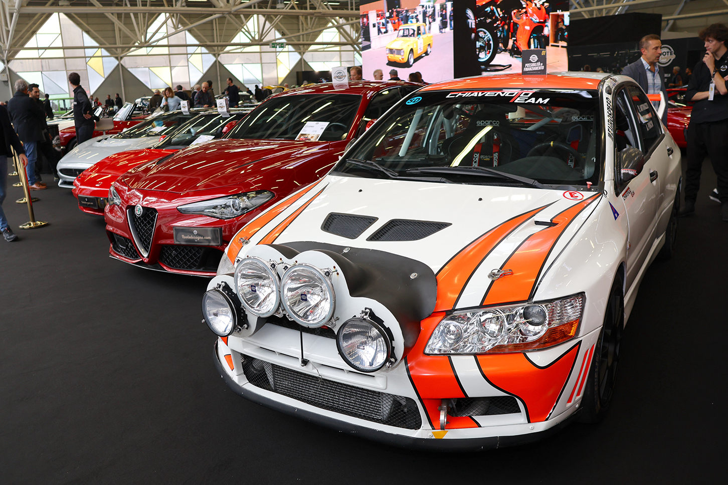 2002年「三菱ランサーエボリューションVIIMR」は、5万6600ユーロ（約888万円） 。
