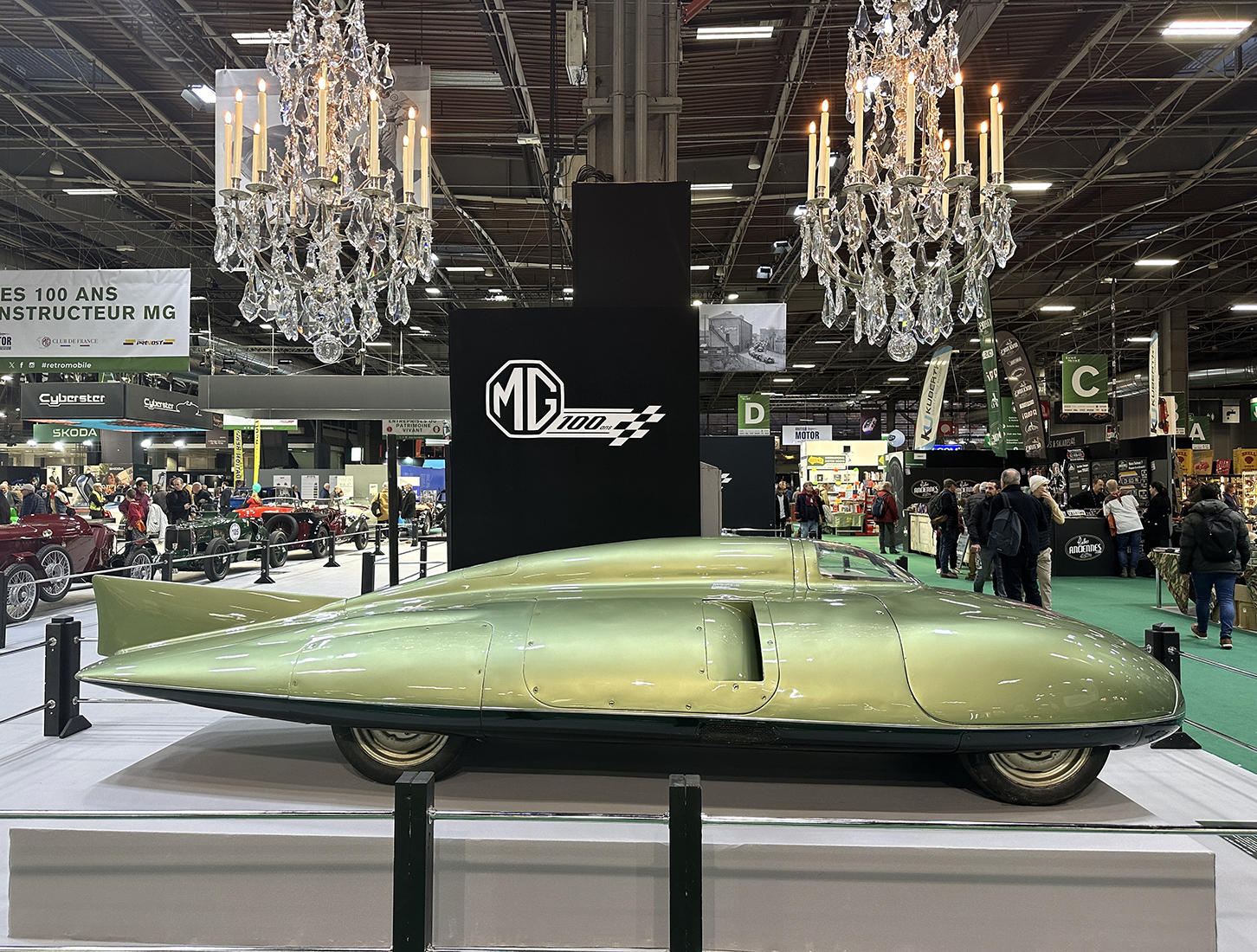 「MGの100年」展示から。今回、レトロモビル全体のポスターにも取り上げられた「MG EX181」。1959年に410km/hの最高速を記録した。