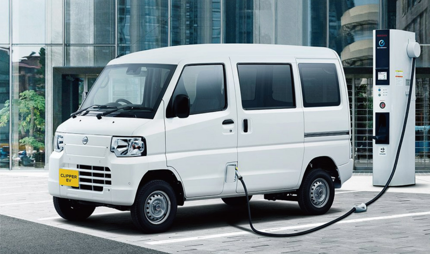充電中の新型クリッパーEV。画像＝日産