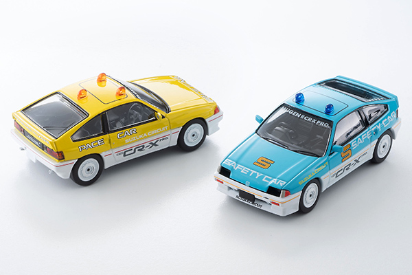 トミカリミテッド ヴィンテージNEOシリーズより、ホンダ「バラードスポーツCR-X MUGEN CR-X PRO」鈴鹿サーキット仕様のペースカー（左）とセーフティカー（右）。商品は本田工業技研への版権元商品化許諾申請済。(c)TOMYTEC