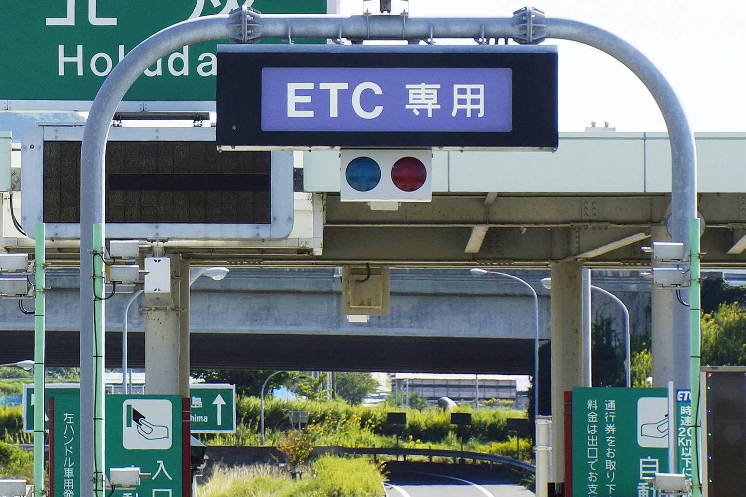 高速道路で通勤パス拡大。（画像：(c) Paylessimages - stock.adobe.com）