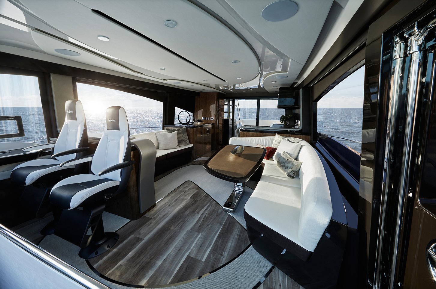 LEXUS LY680