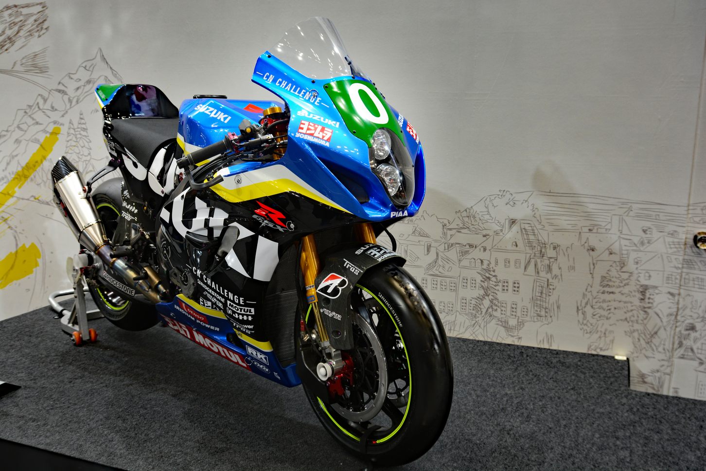 サステナブルな燃料＆アイテムで実験的クラスにチャレンジするGSX−R1000