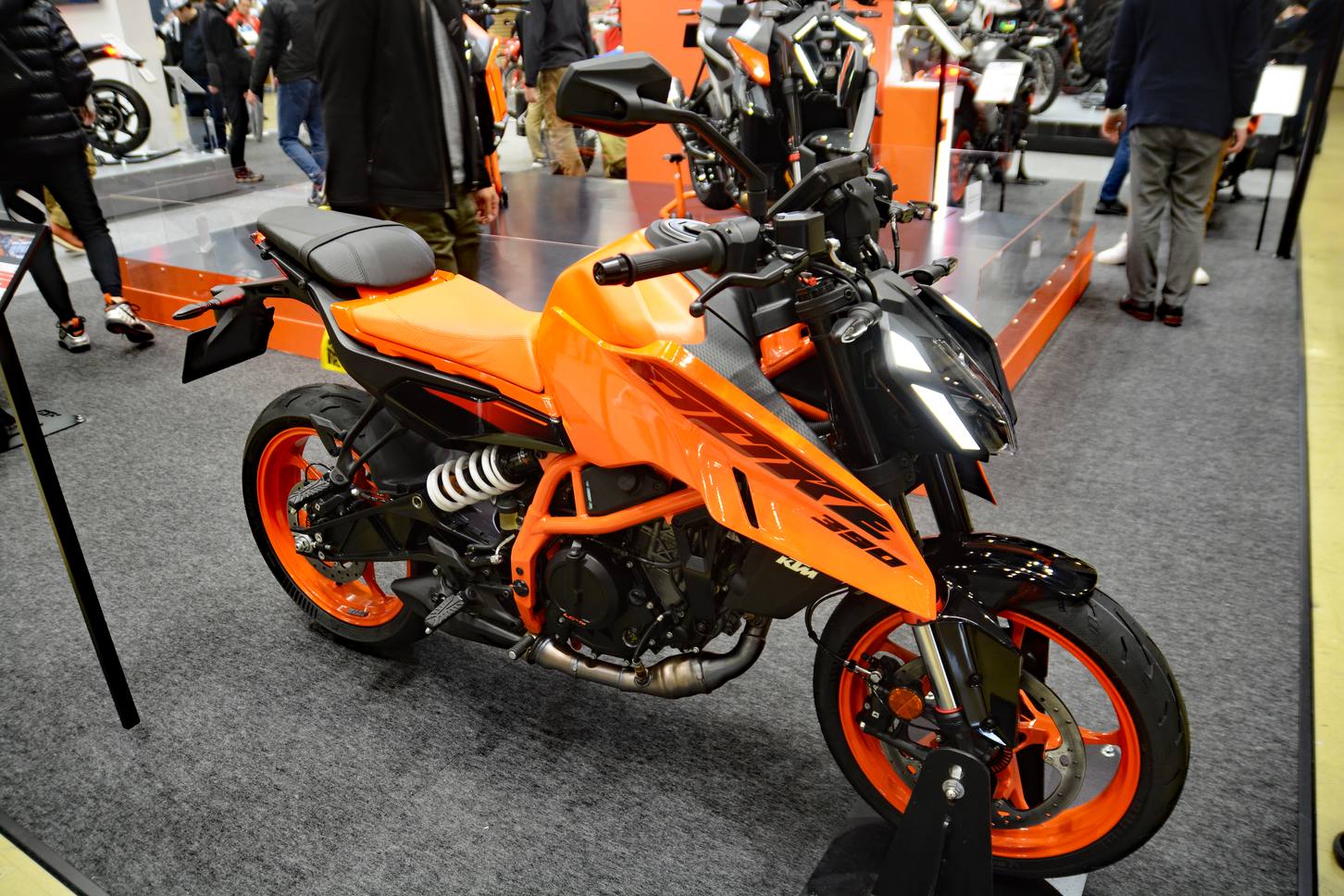 KTMのラインナップの中で最も世に出ている390デュークもモデルチェンジ
