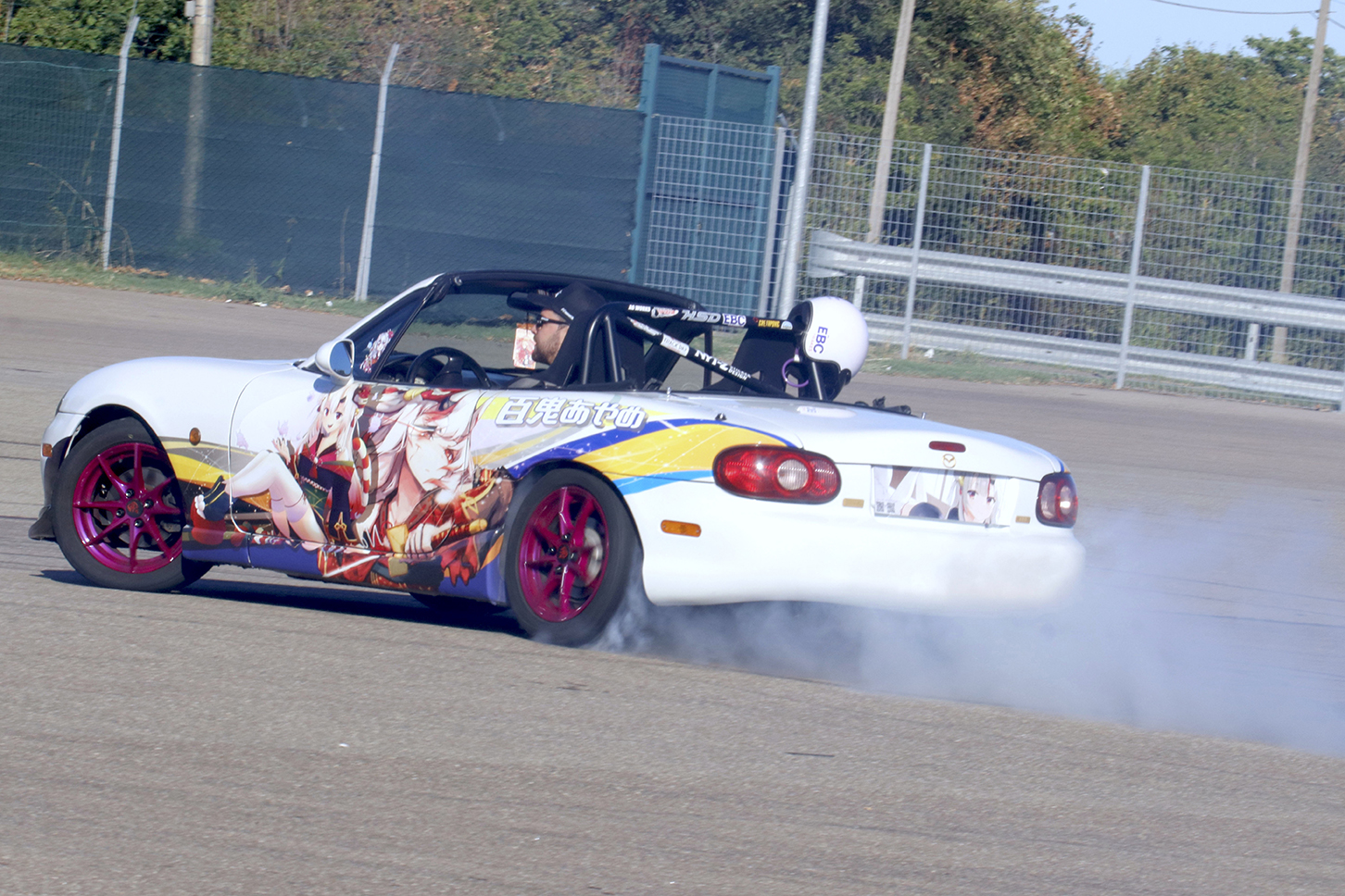 華麗なドリフトを披露するアルベルトさん。＜photo: Akio Lorenzo OYA＞