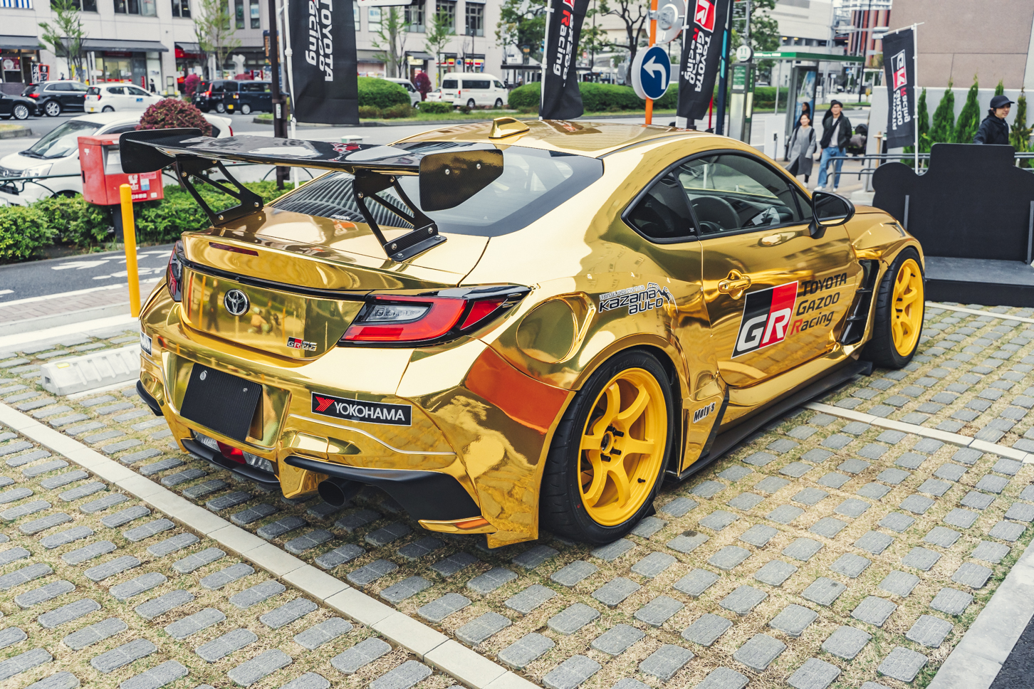 マクドナルド×トヨタ×トミカ｜ハッピーセット｜金色のトヨタGR86｜右斜め後ろ
