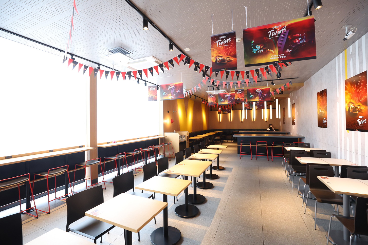 マクドナルド×トヨタ×トミカ｜ハッピーセット｜マクドナルド晴海通り豊洲店の装飾