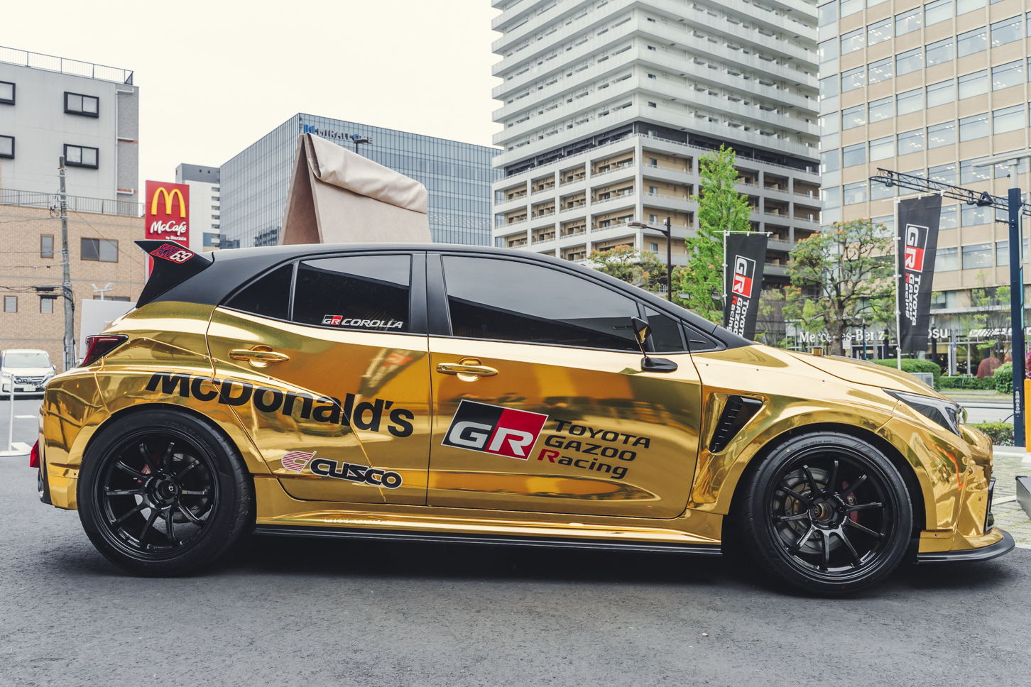 マクドナルド×トヨタ×トミカ｜ハッピーセット｜金色のトヨタGRカローラ｜サイド