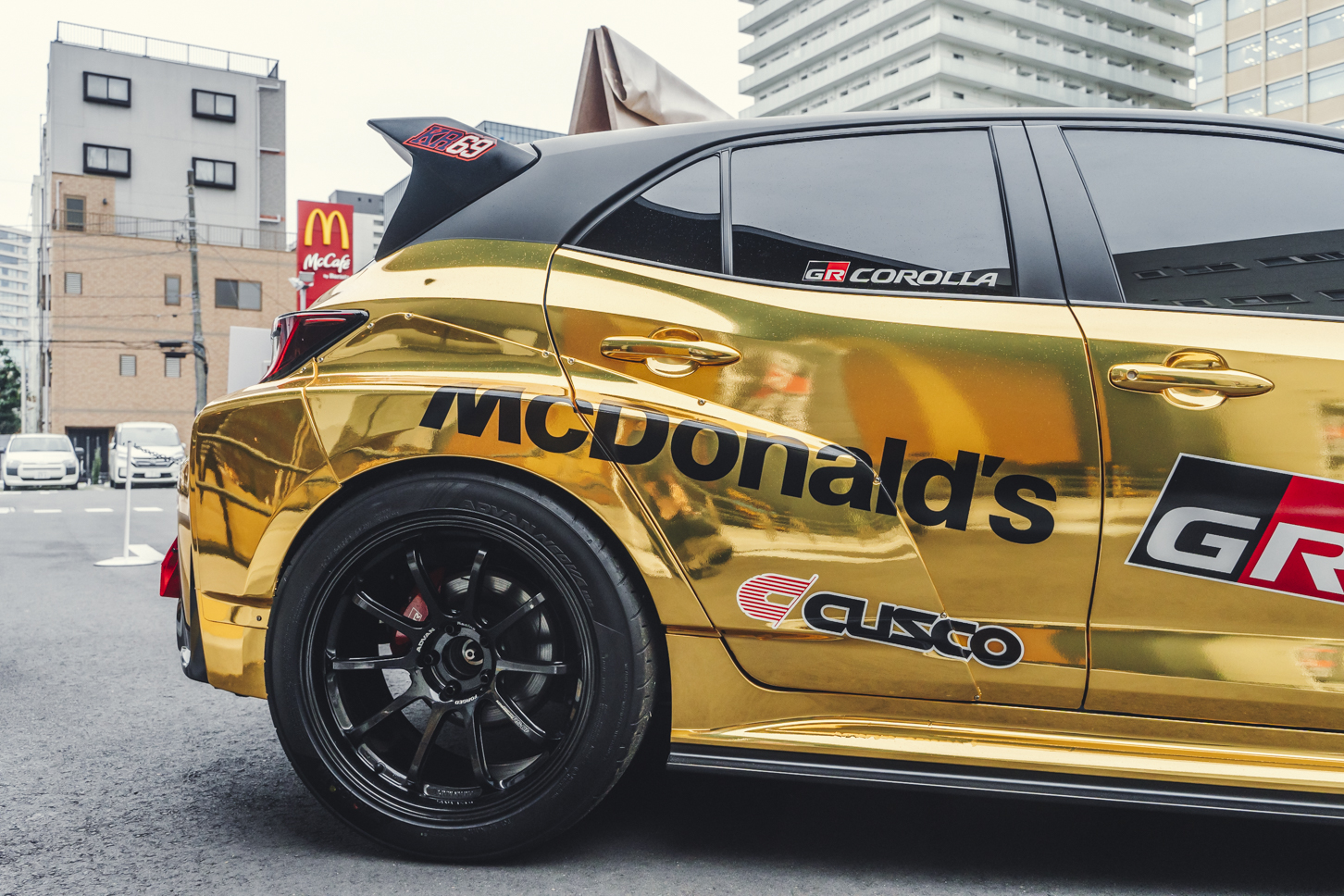 マクドナルド×トヨタ×トミカ｜ハッピーセット｜金色のトヨタGRカローラ｜リアタイヤ