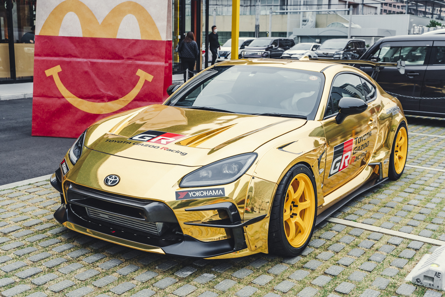 マクドナルド×トヨタ×トミカ|ハッピーセット|金色のトヨタGR86|斜め前