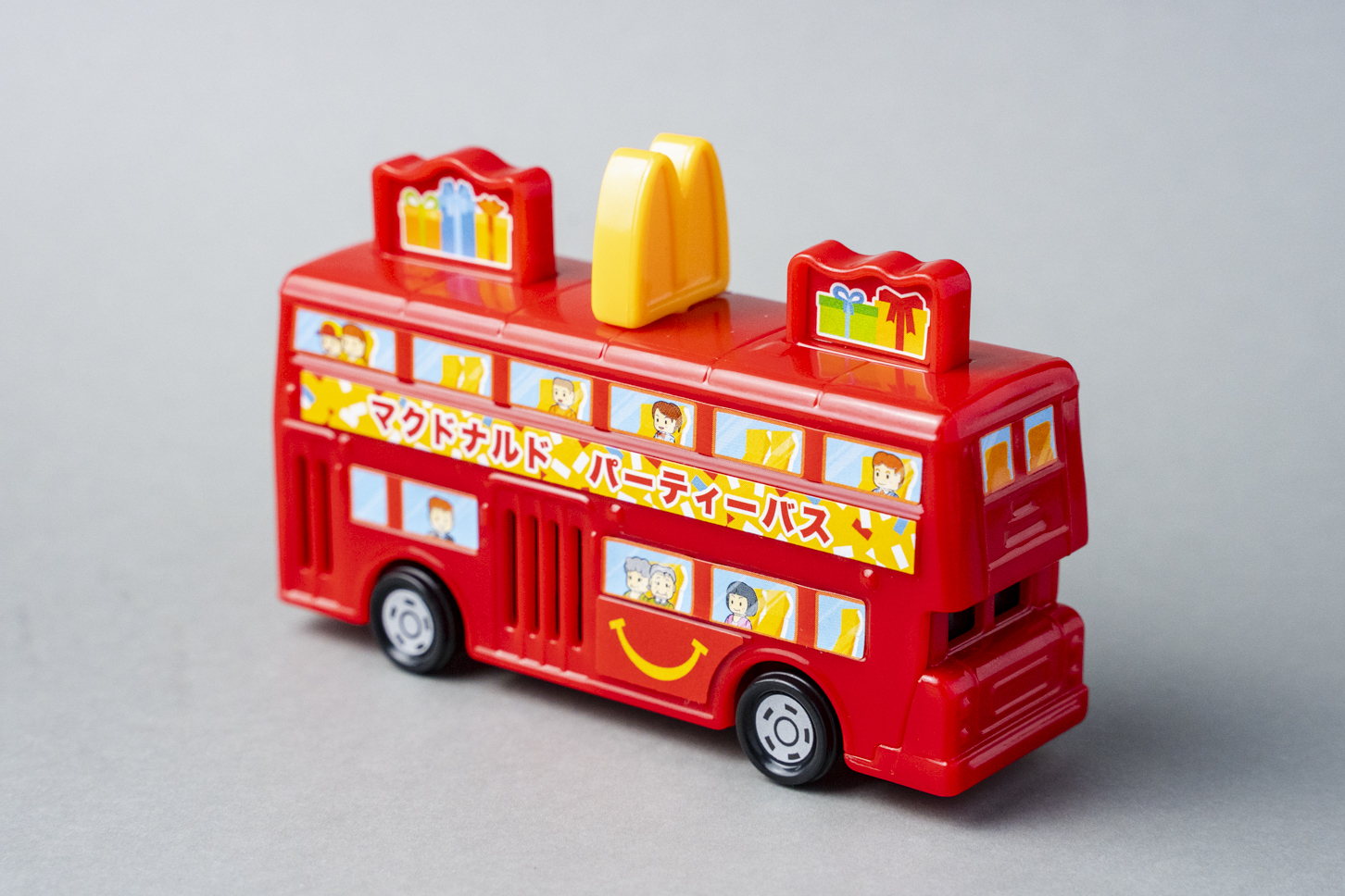 マクドナルド｜ハッピーセット｜トミカ｜マクドナルド パーティーバス｜斜め後ろ