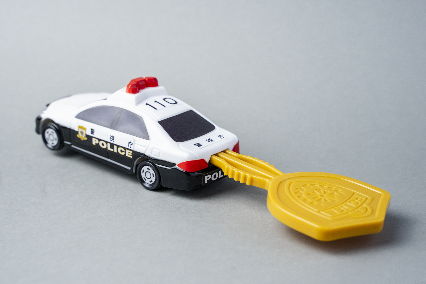 マクドナルド|ハッピーセット|トミカ|トヨタ・クラウン パトロールカー|動き2