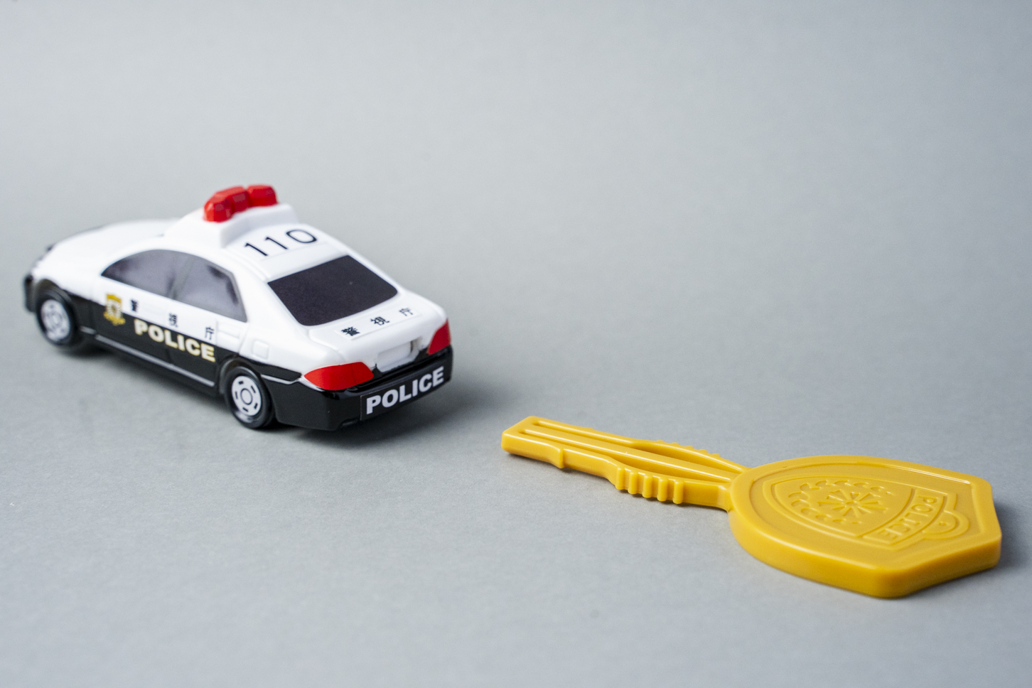 マクドナルド｜ハッピーセット｜トミカ｜トヨタ・クラウン パトロールカー｜動き3