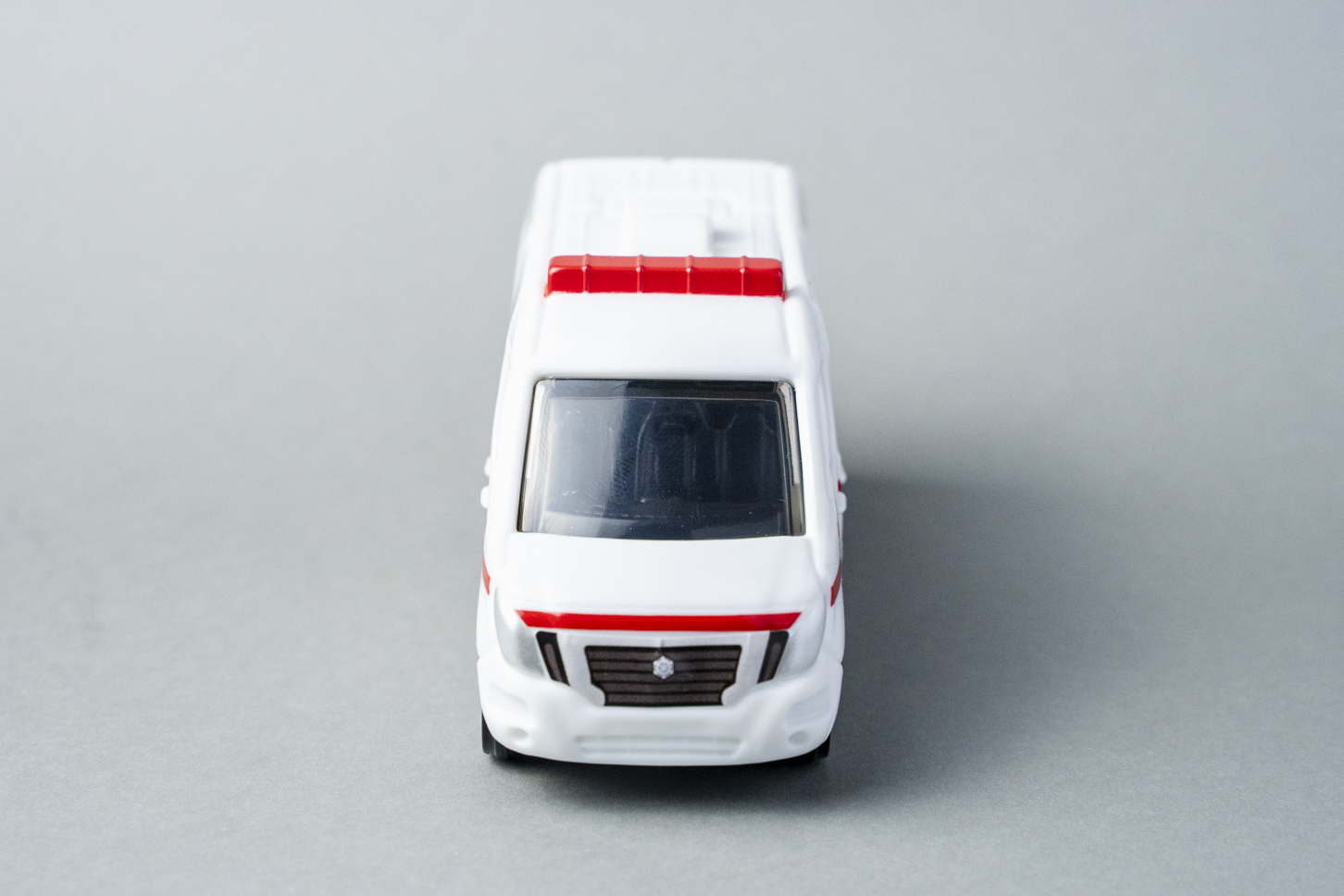 マクドナルド｜ハッピーセット｜トミカ｜日産・NV400 EV 救急車｜前