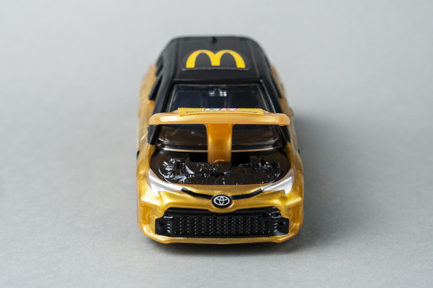 マクドナルド|ハッピーセット|トミカ|トヨタ・GR カローラ |前|ボンネットが開く