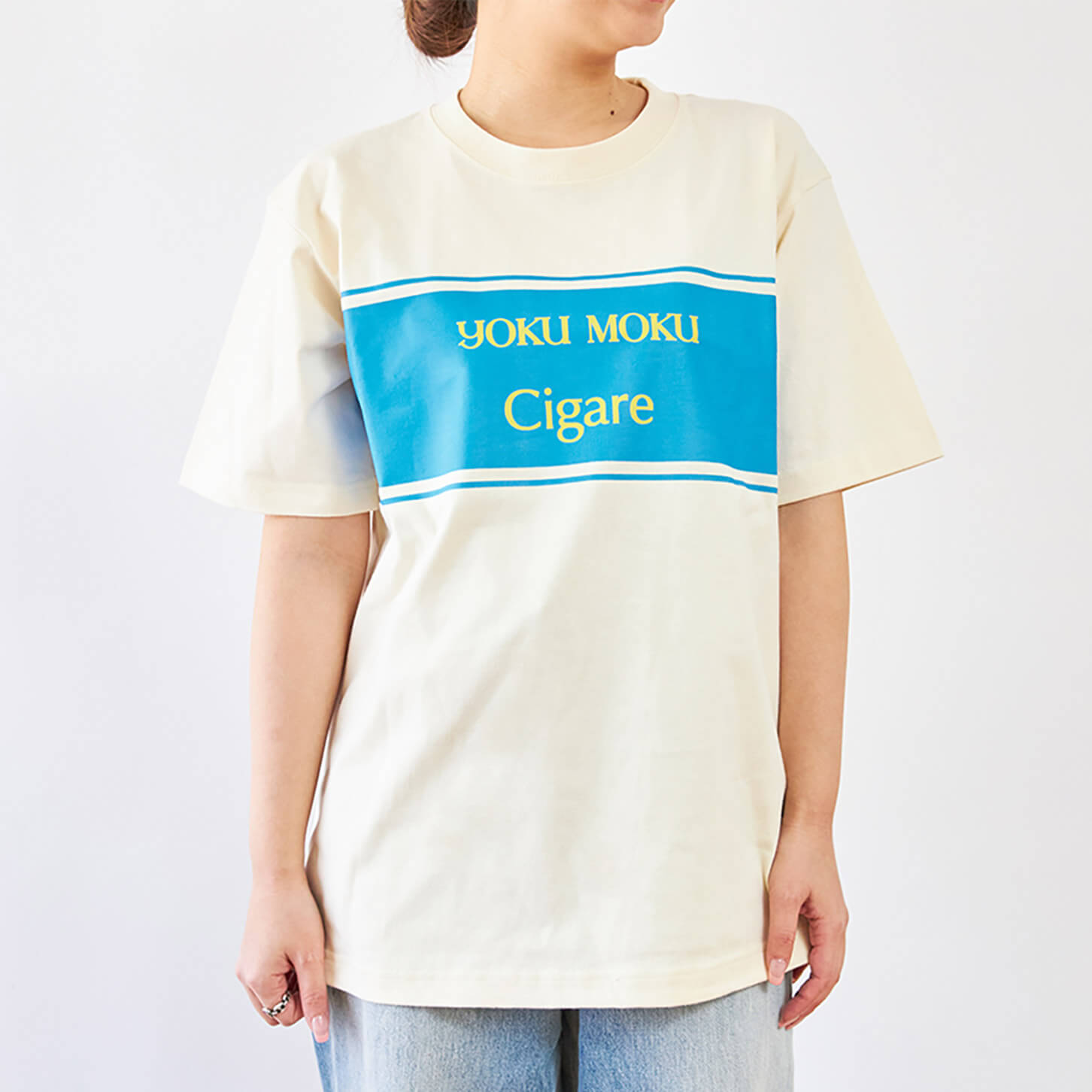 「シガール® 」がTシャツになった！「シガール® 」の袋と同じ柄をプリントし、本物そっくりになるように忠実に再現。このTシャツを着れば、たちまちあなたも「シガール®」に！