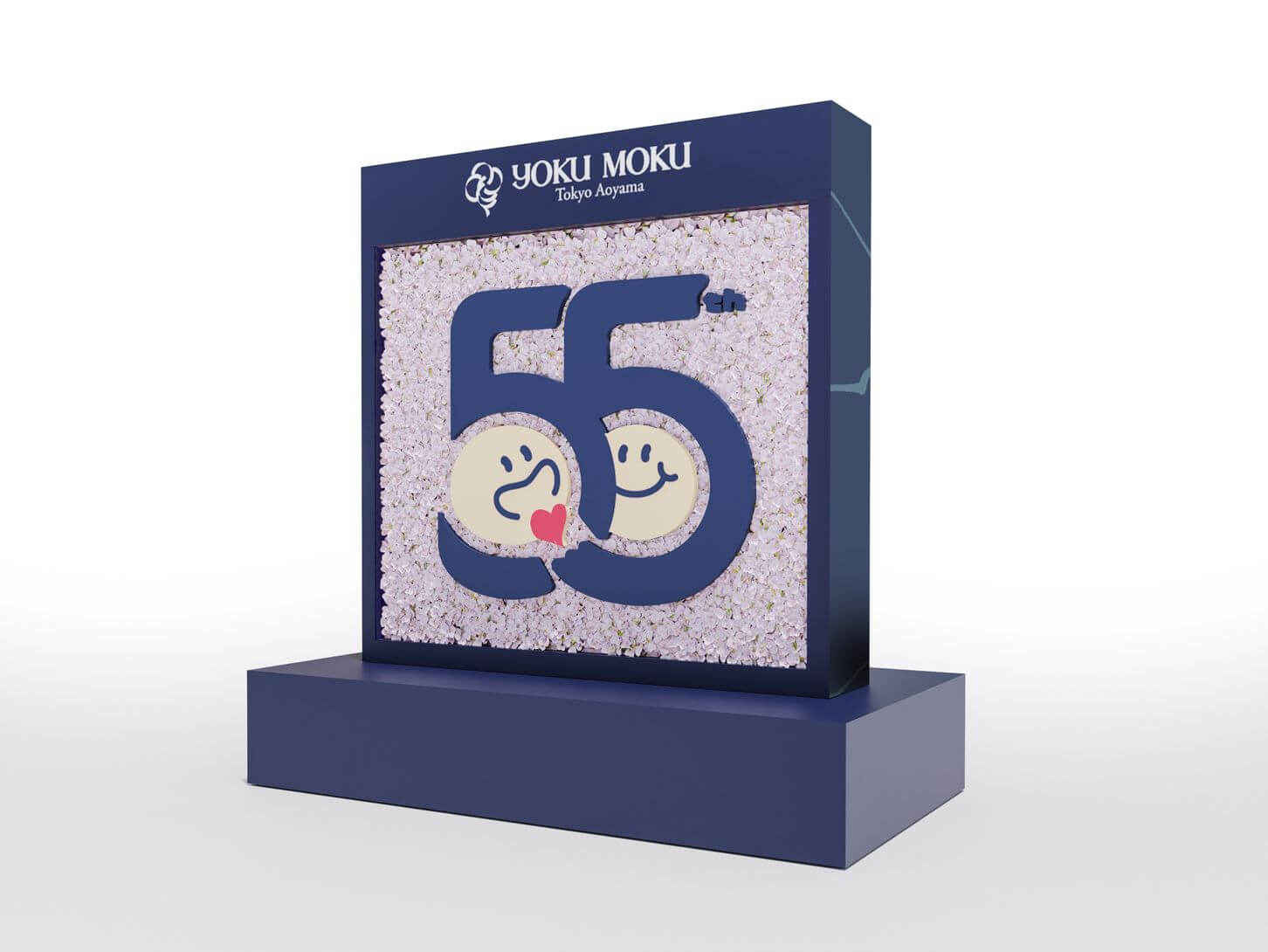ヨックモックのシンボルフラワーであるハナミズキの花をあしらった「巨大55周年ロゴオブジェ」