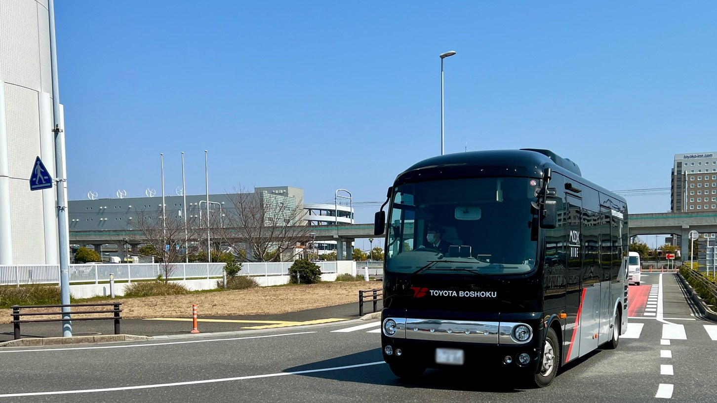 「MOOX-RIDE」を搭載したデジタルコンテンツバス。写真＝ABAL