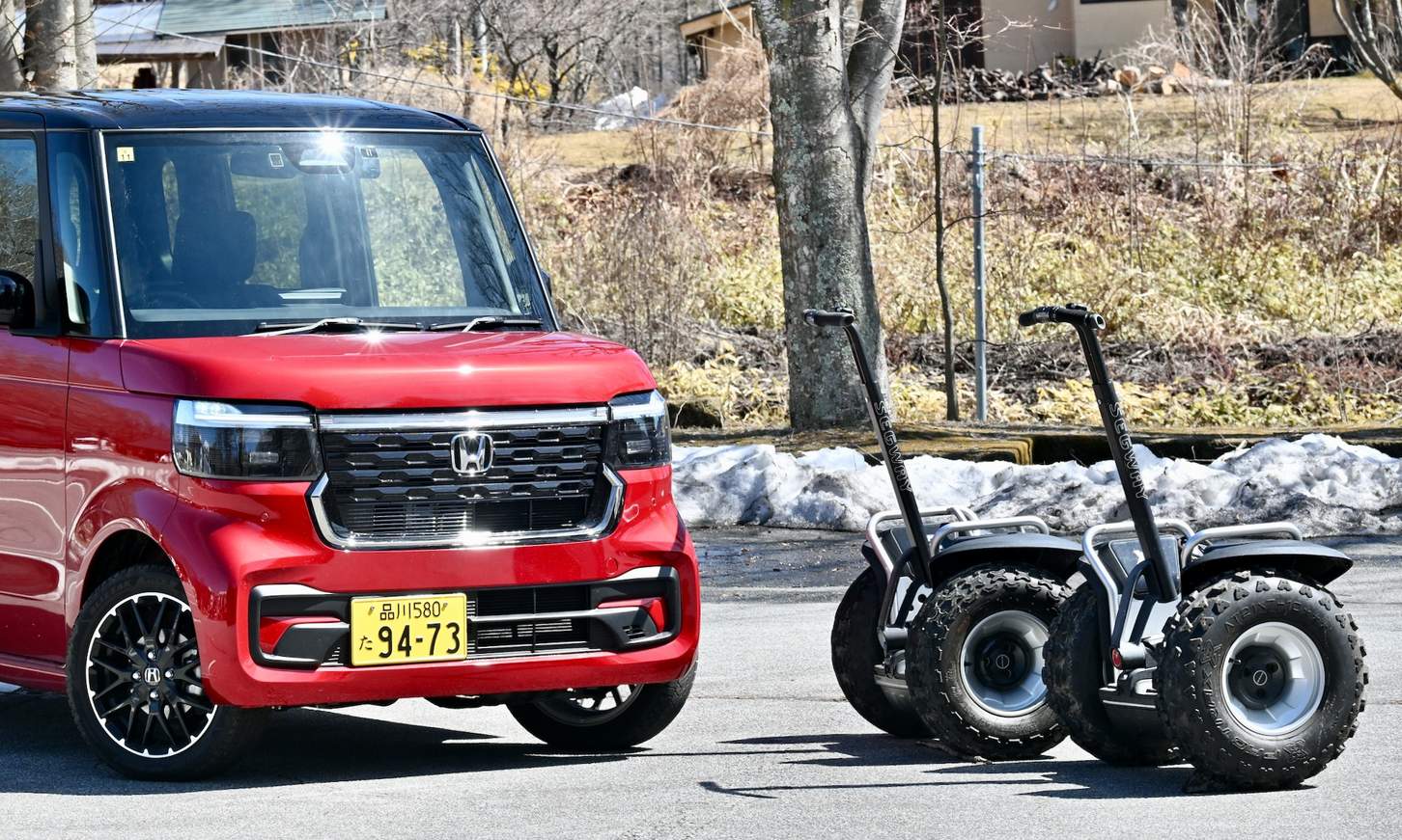ホンダ N-BOX CUSTOMとセグウェイの2ショット