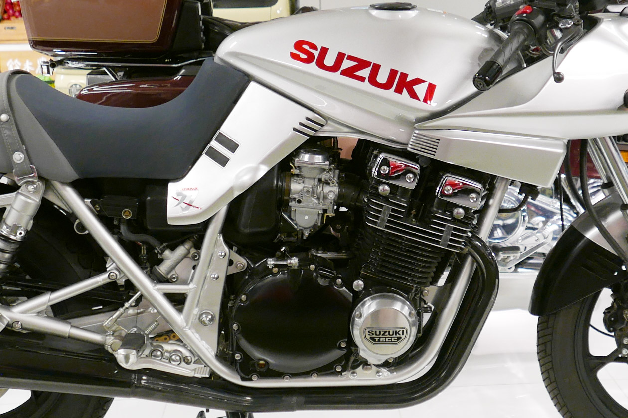 これだけ美しい状態のGSX1100S KATANAの実車を拝めるだけでも眼福だ