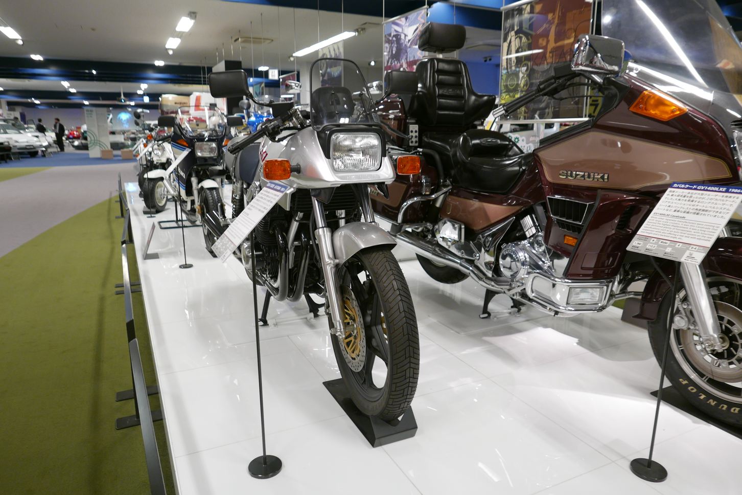 スズキ歴史館3Fのバイク＆クルマ展示スペース