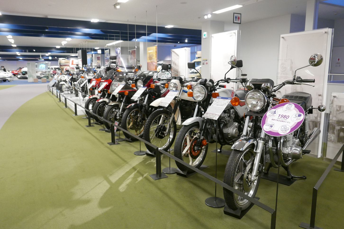 スズキ歴史館3Fのバイク＆クルマ展示スペース