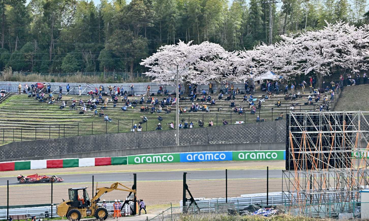 満開の桜の下で行われたレース。
