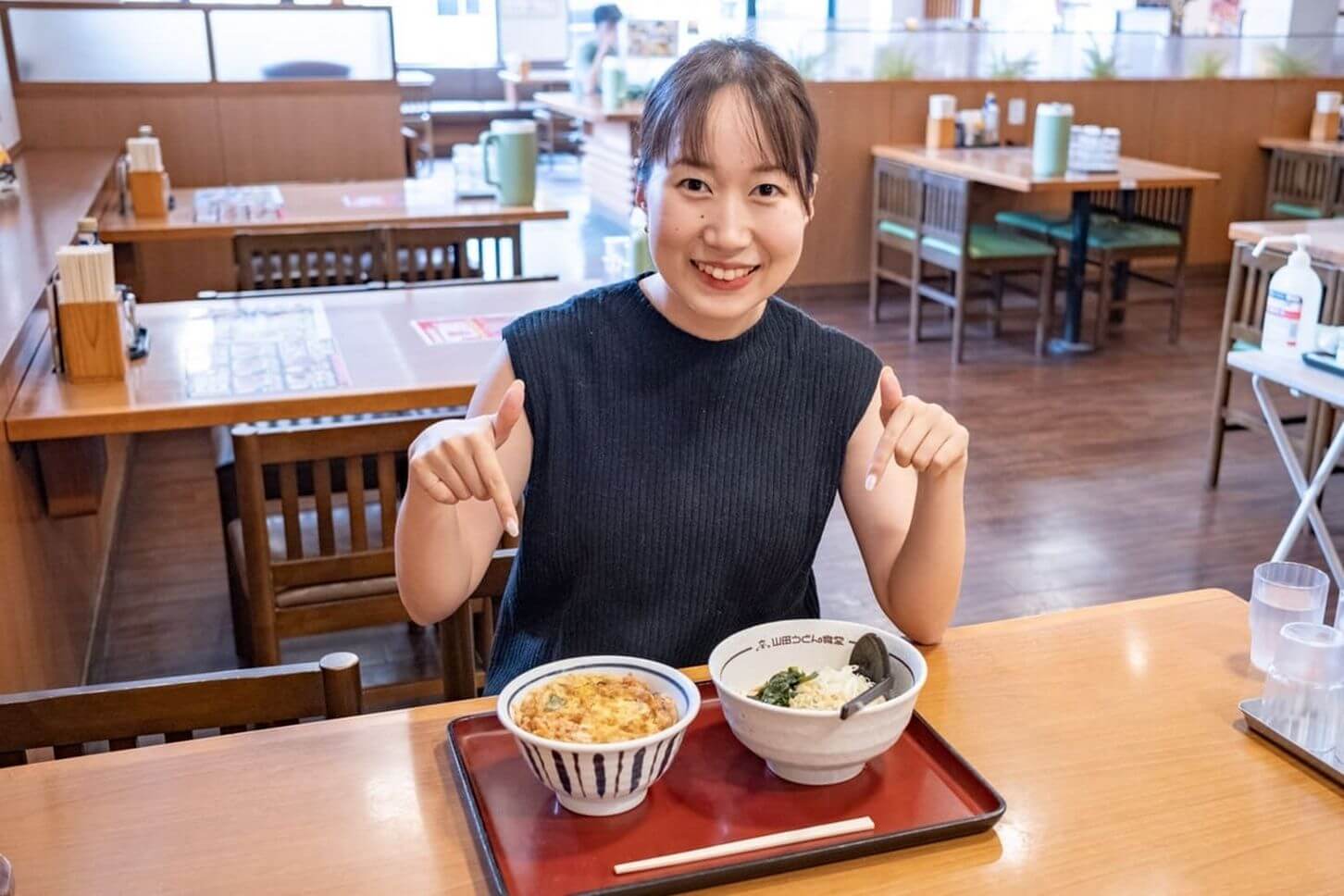 ご用意いただいたのは「かき揚げ丼Aセット(うどん又はそばセット)」。今回は冷たいたぬきうどんをお願いしました