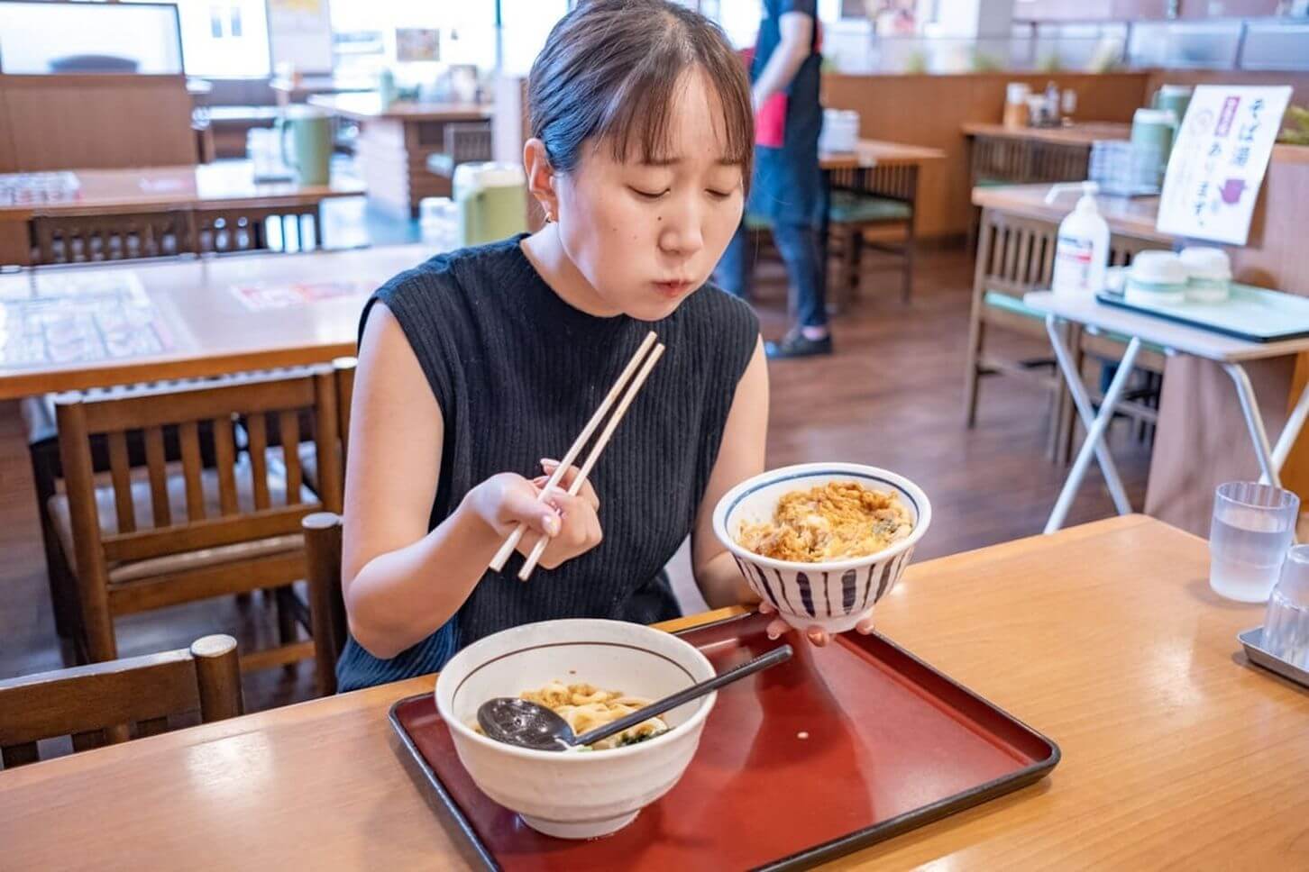 一口食べた瞬間、くぅっ……とうなる山口