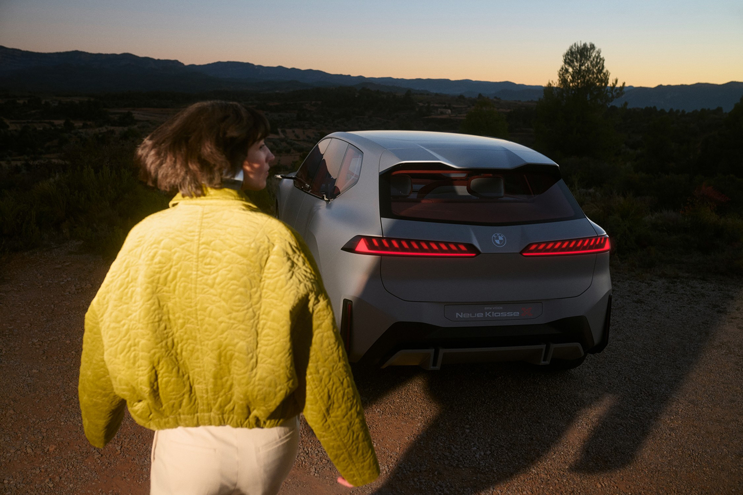 ビー・エム・ダブリュー ビジョン ノイエ・クラッセX|BMW Vision Neue Klasse X