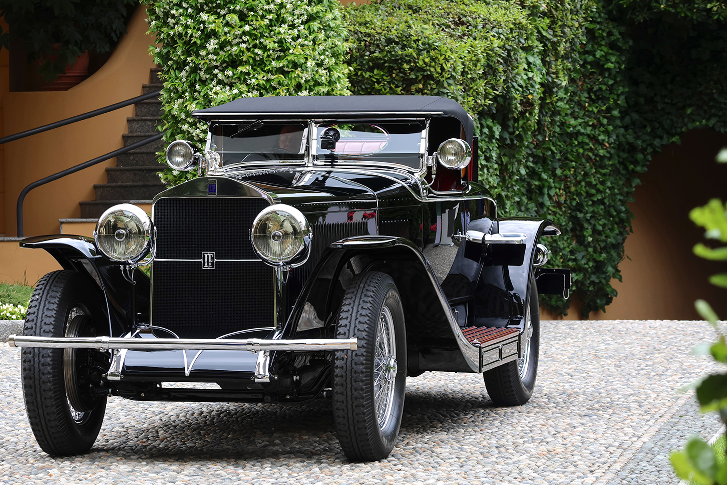 1927年「イソッタ・フラスキーニ・ティーポ8AS」。俳優ルドルフ・ヴァレンティノによって発注されたが、納車前に本人が逝去。女優ペギー・ホプキンス・ジョイスが初代オーナーとなった。
