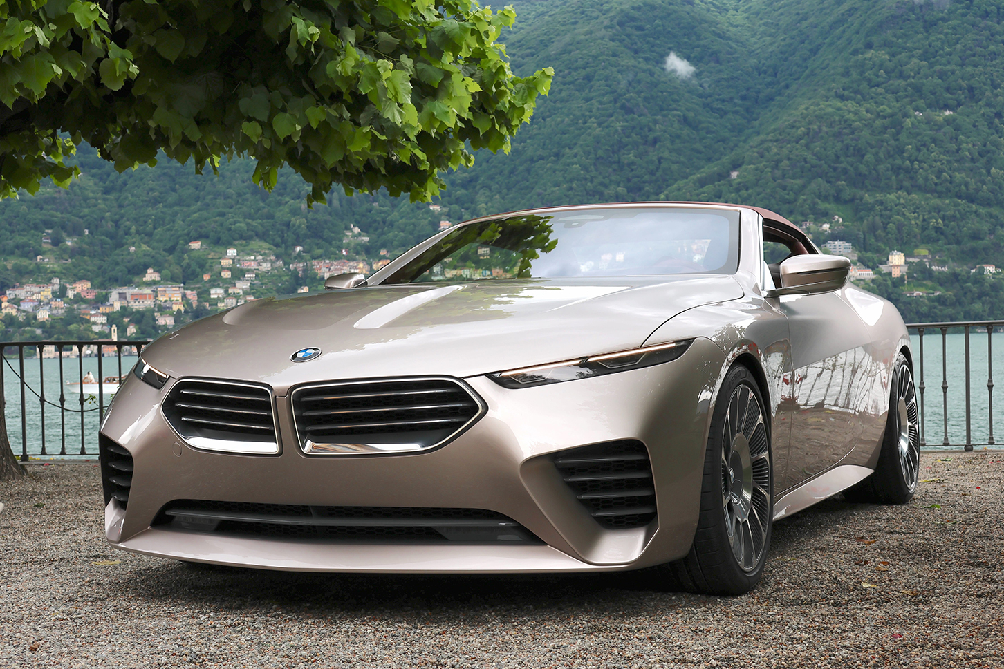 BMWコンセプト・スカイトップ。2024年5月25日、「コンコルソ・デレガンツィ・ヴィラ・デステ」で。BMWのクラシック部門は同イベントでスポンサーを務めている。