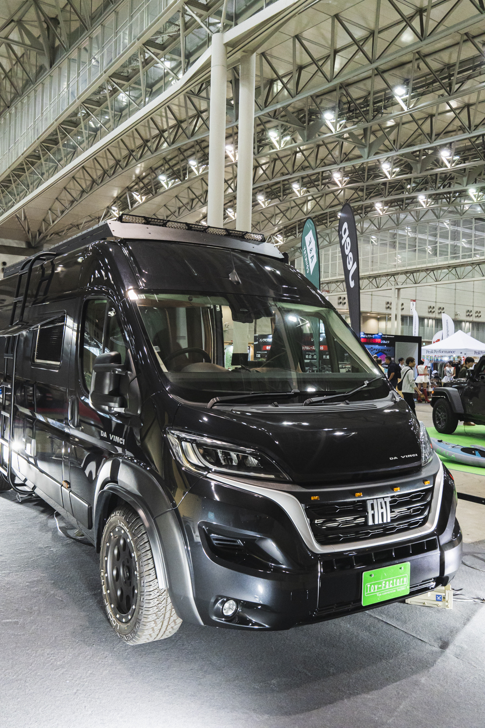 NEWS小山慶一郎氏の愛車｜東京アウトドアショー2024｜トイファクトリー・ダヴィンチ6.0｜フィアット・デュカト｜左前から