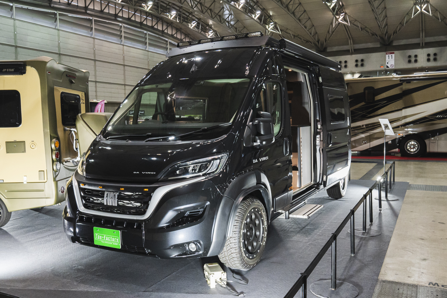 NEWS小山慶一郎氏の愛車｜東京アウトドアショー2024｜トイファクトリー・ダヴィンチ6.0｜フィアット・デュカト｜斜め前