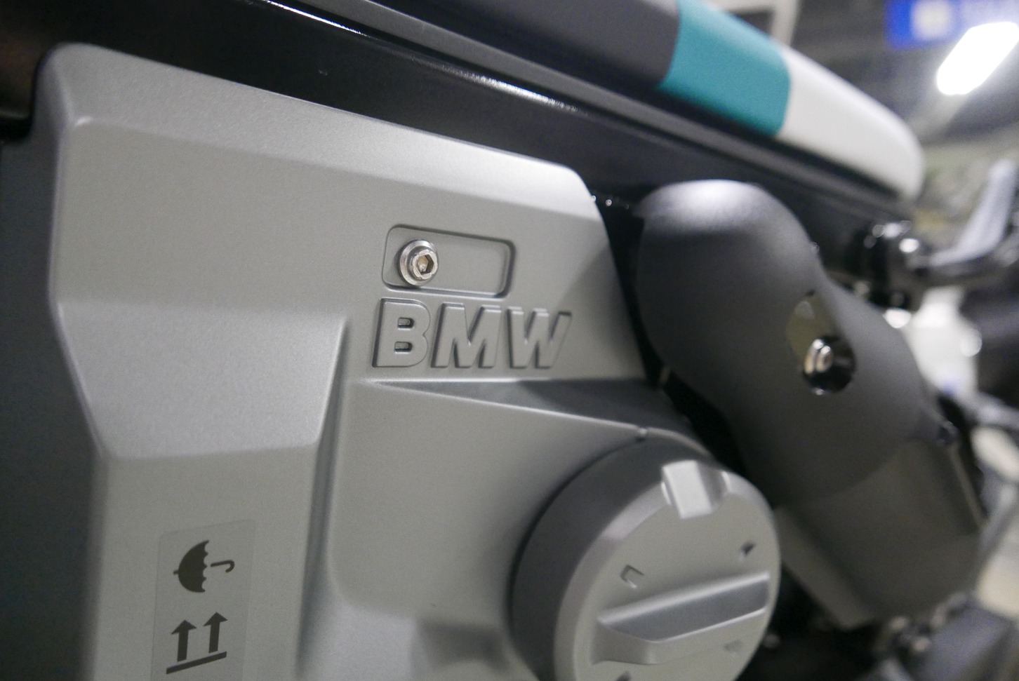 ビー・エム・ダブリュー シーイー・ゼロツ―｜BMW CE 02